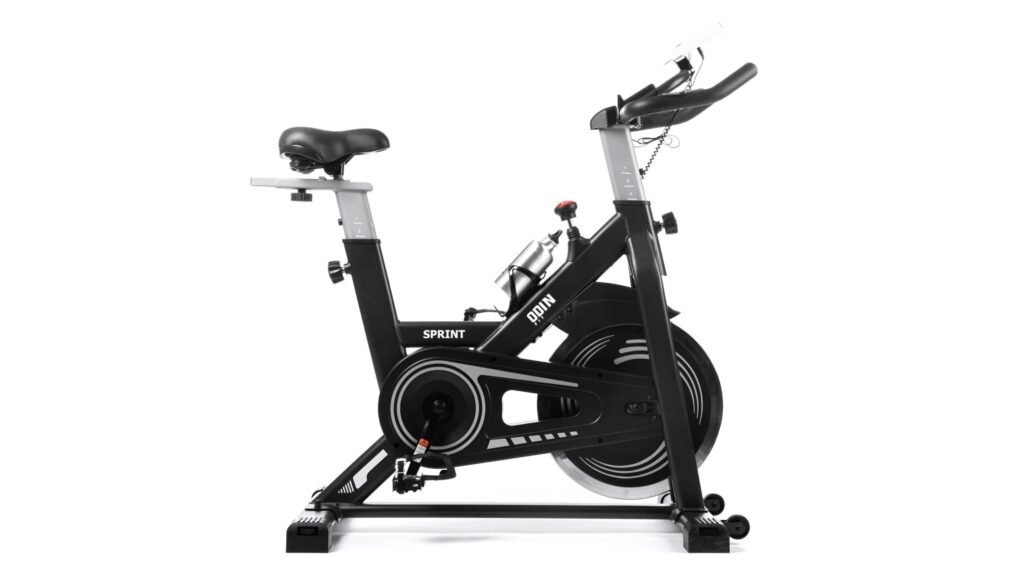 Bicicleta Spinning Odin Fit 13kg em destaque para treinos em casa